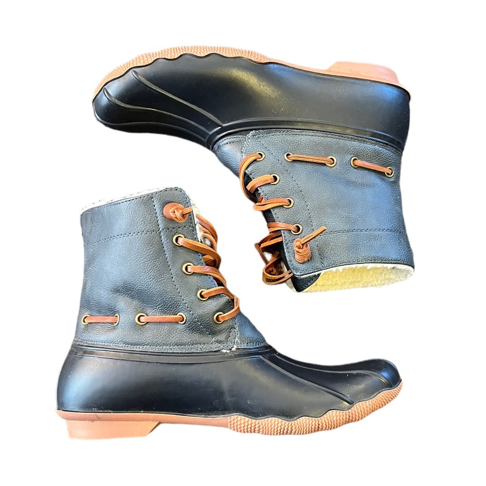 Seven7 Hollis Duck Boots with Lined Sherpa | Navy & Tan | Women's 9